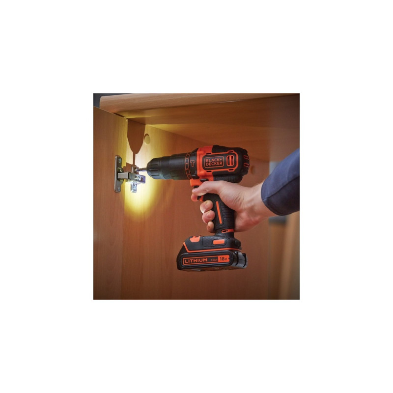 BLACK+DECKER Akku-Schlagbohrschrauber BDCHD18S1KA, 18Volt(schwarz/orange, Li-Ionen Akku 1,5Ah, inkl. 104-teiliges Zubehör-Set)