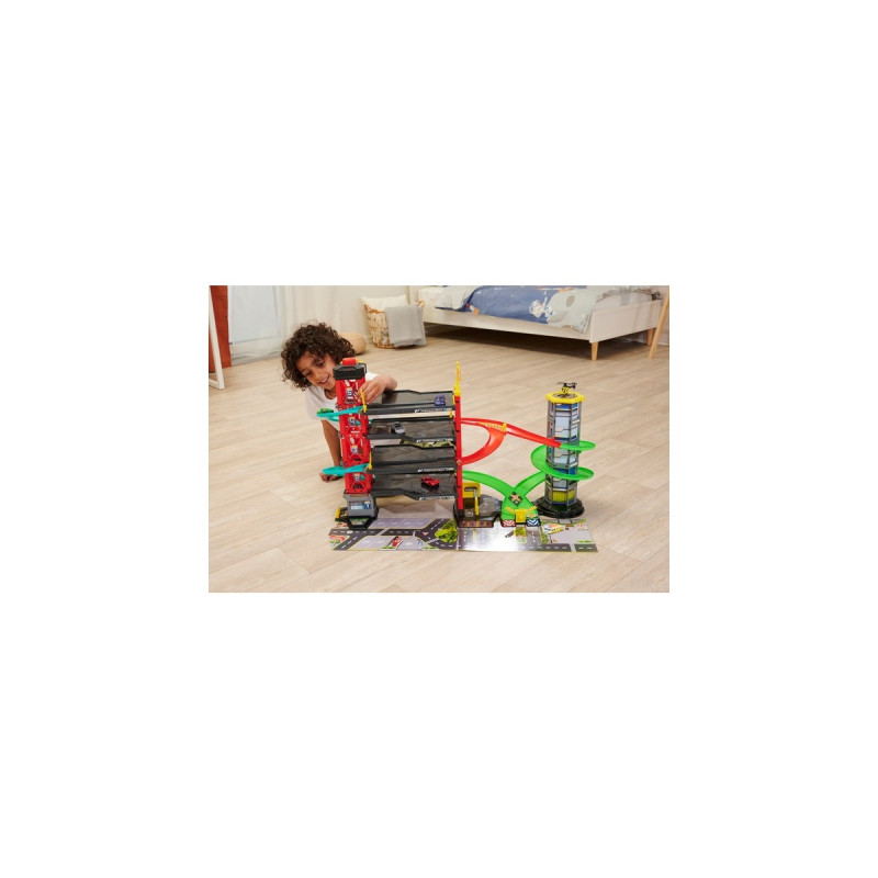 Dickie Parking Garage, Spielgebäude