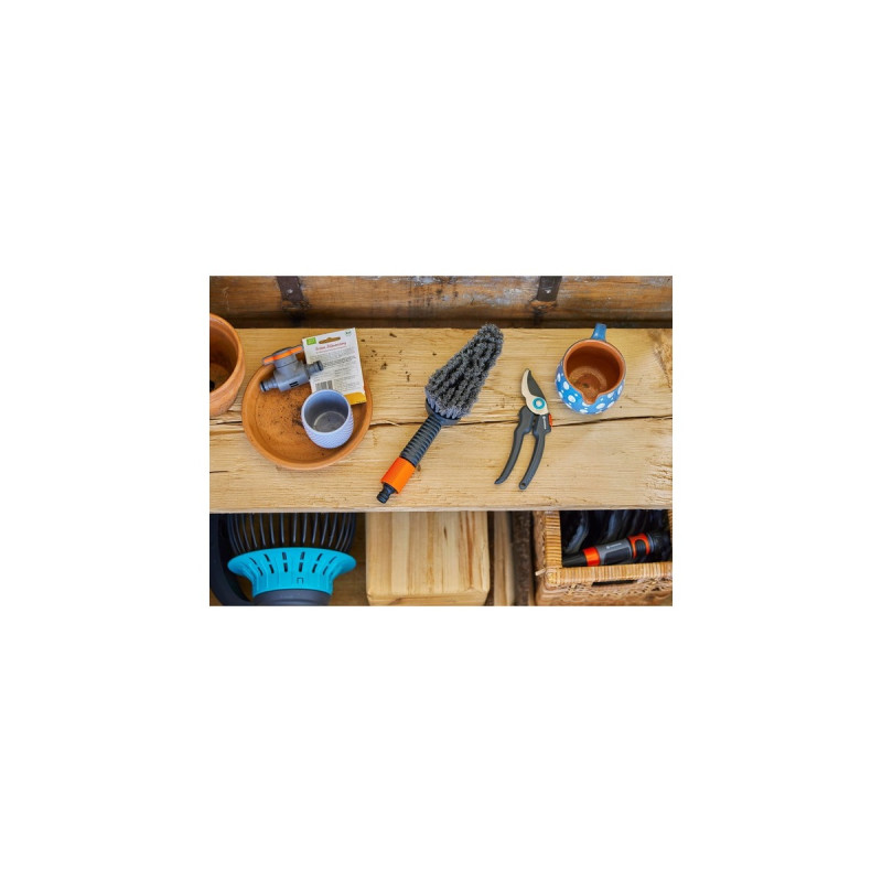 GARDENA Cleansystem Grundausstattung mit Handbürste S soft, Waschbürste(grau/orange, inkl. 10 Seifenstäbchen, Reinigungsspritze, Verbinder)