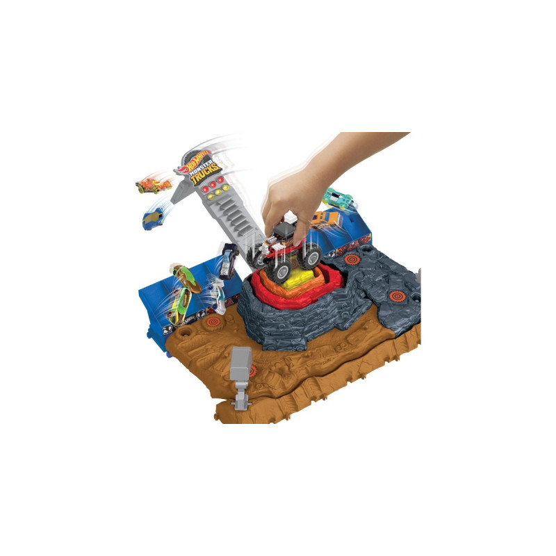 Hot Wheels Monster Trucks Arena World Main Event: Bone Shaker’s Ultimate Crush Yard, Rennbahn(inkl. 4 Spielzeugautos)