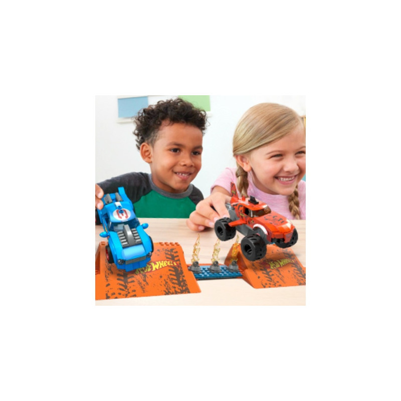 Hot Wheels Monster Trucks Tiger Shark Crash Wettkampf, Spielfahrzeug(226-teilig)