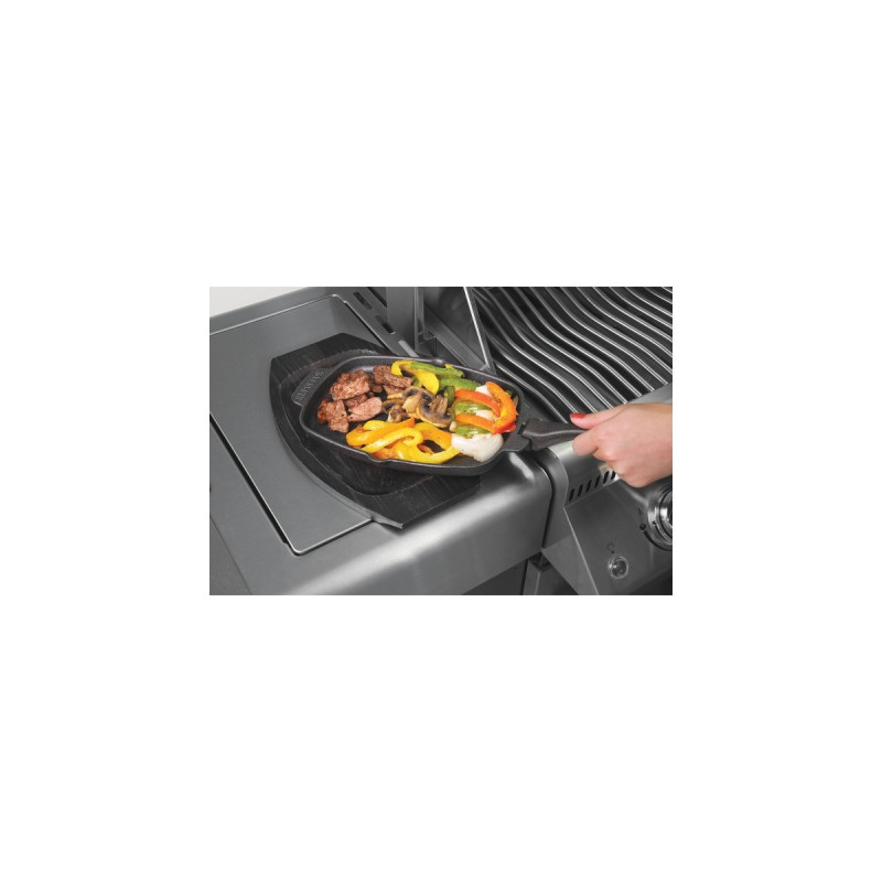 Napoleon PRO Gusseisen-Pfanne + Untersetzer(schwarz)