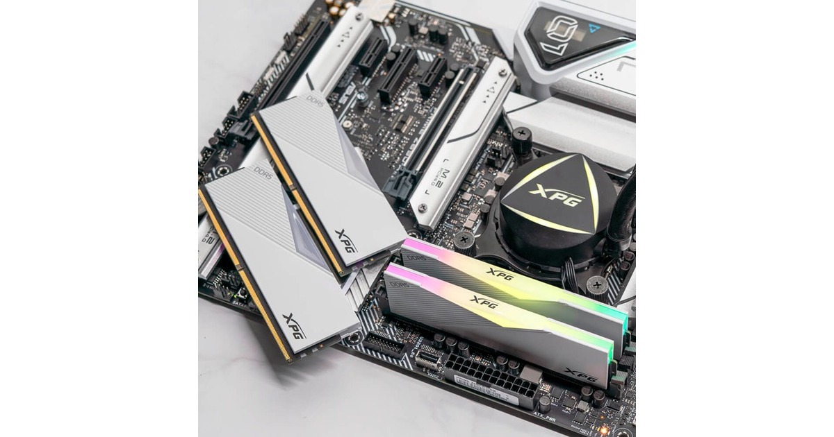 ADATA DIMM 32 GB DDR5-5600, Arbeitsspeicher(weiß, AX5U5600C3632G-CLARWH, Lancer RGB, INTEL XMP)