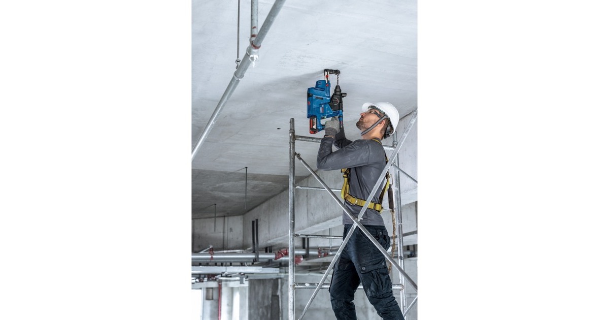 Bosch Akku-Bohrhammer GBH 18V-24 C Professional, 18Volt(blau/schwarz, 2x Li-Ionen Akku 5,0Ah, Bluetooth, in L-BOXX)