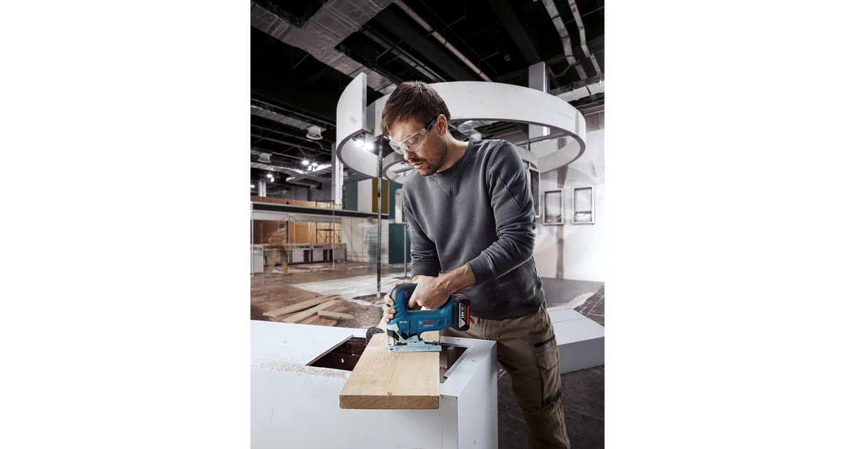 Bosch Akku-Stichsäge GST 18V-125 B Professional solo, 18Volt(blau/schwarz, ohne Akku und Ladegerät, in L-BOXX)