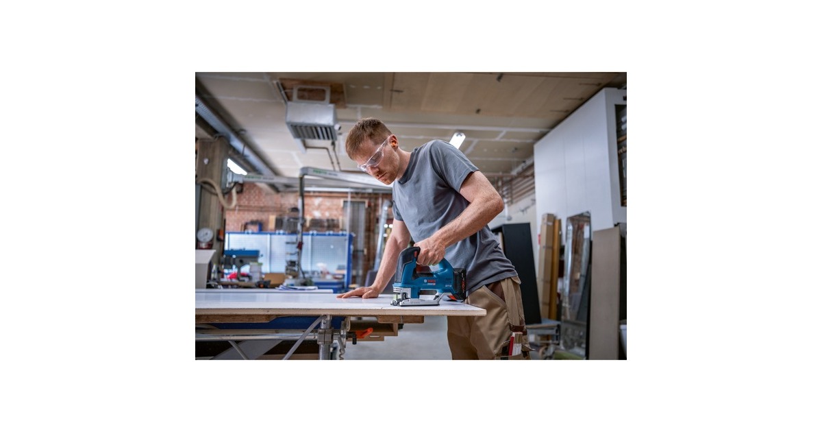 Bosch Akku-Stichsäge GST 18V-155 BC Professional, 18Volt(blau/schwarz, 2x Akku ProCORE18V 4,0Ah, in L-BOXX)