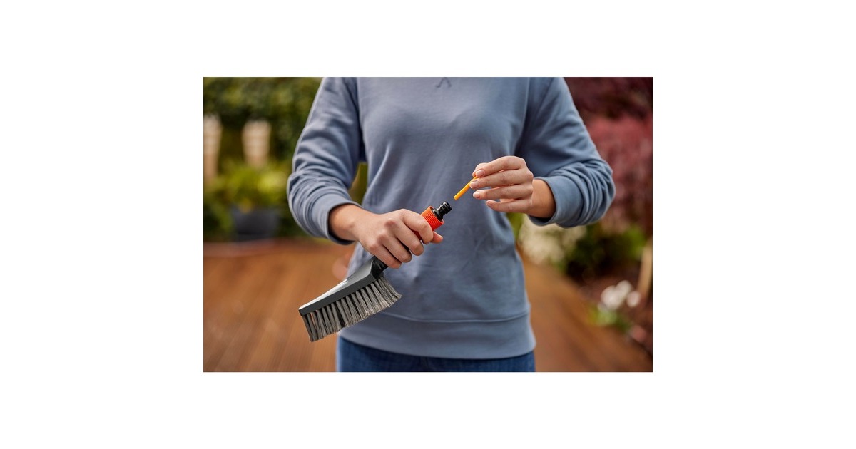 GARDENA Cleansystem Grundausstattung mit Handbürste S soft, Waschbürste(grau/orange, inkl. 10 Seifenstäbchen, Reinigungsspritze, Verbinder)