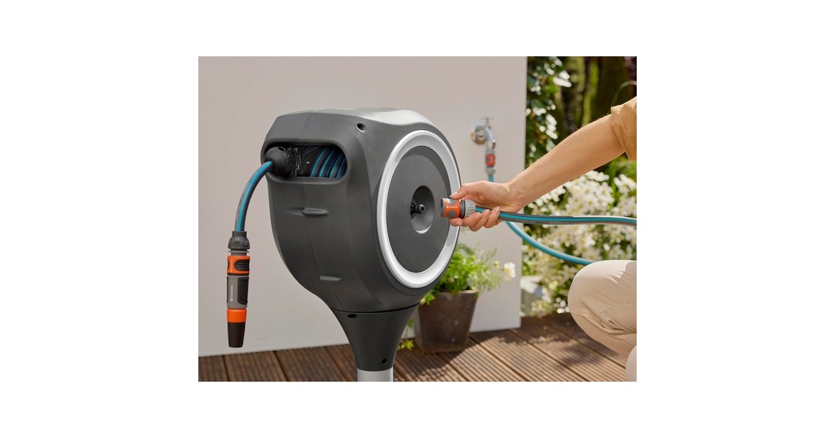 GARDENA Terrassen-Schlauchbox RollUp S, 15 Meter, Schlauchtrommel(grau/weiß, inkl. Reinigungsspritze)
