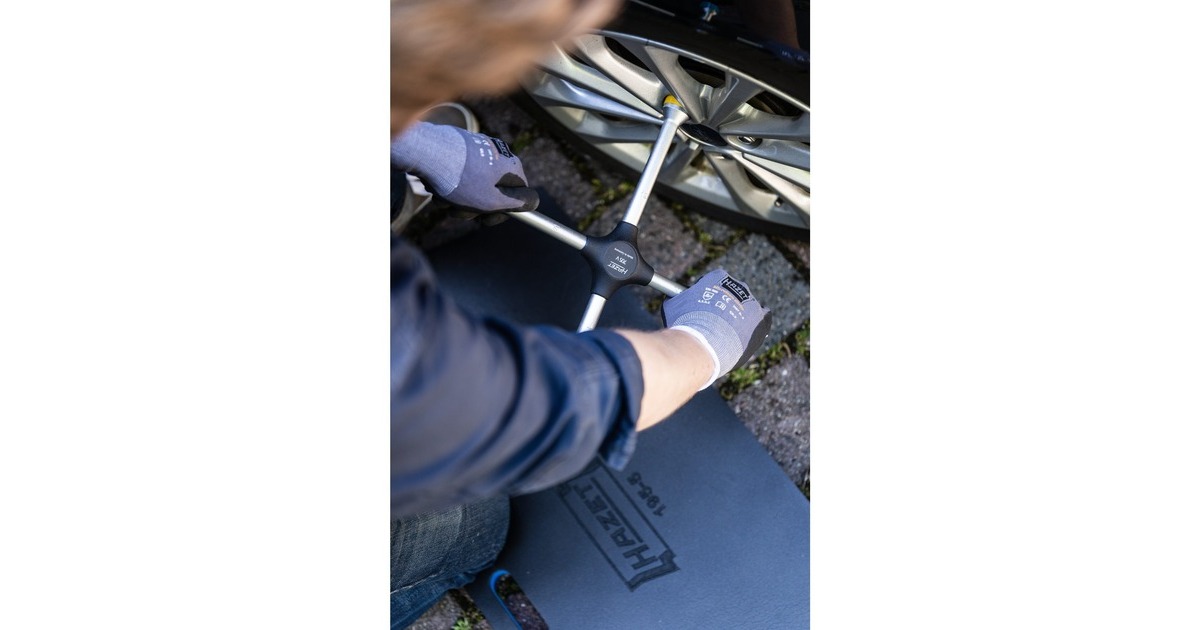 Hazet Kreuzschlüssel für PKW 705V, mit Schonhülsen, Radkreuz(mit Aufnahme für Steckschlüssel)