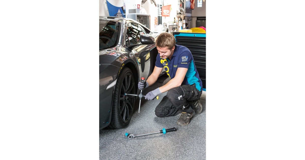 Hazet Kreuzschlüssel für PKW 705V, mit Schonhülsen, Radkreuz(mit Aufnahme für Steckschlüssel)