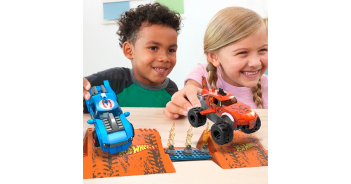Hot Wheels Monster Trucks Tiger Shark Crash Wettkampf, Spielfahrzeug(226-teilig)