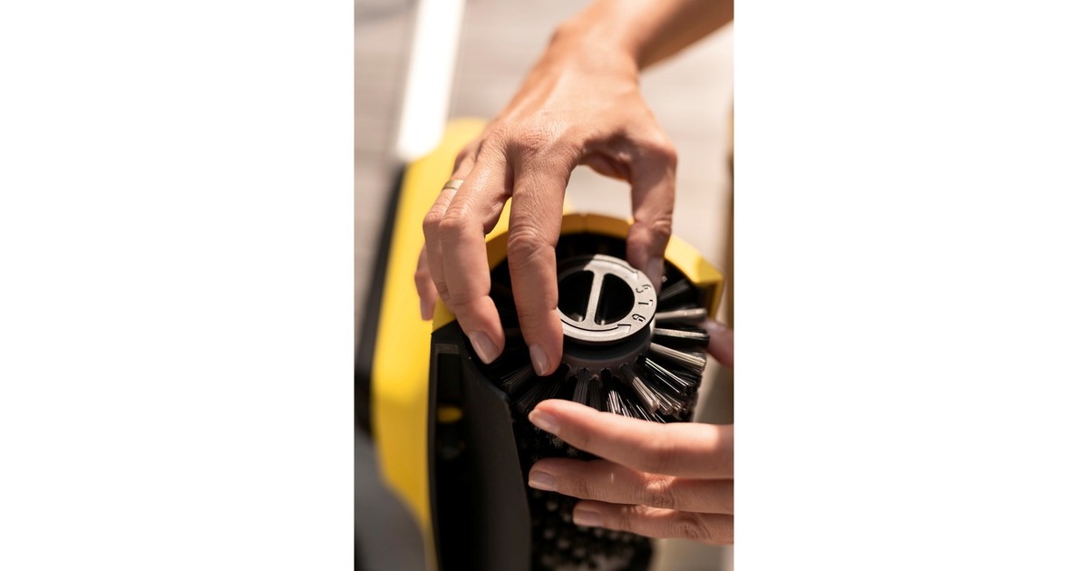 Kärcher Akku-Terrassenreiniger PCL 3-18 Battery Set, Hartbodenreiniger(gelb/schwarz, Li-Ionen Akku 2,5Ah)