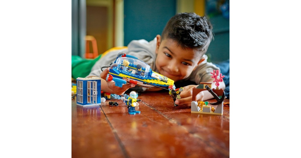 LEGO 60355 City Detektivmissionen der Wasserpolizei, Konstruktionsspielzeug(Interaktives Abenteuer-Spielset mit Boot und 4 Minifiguren)