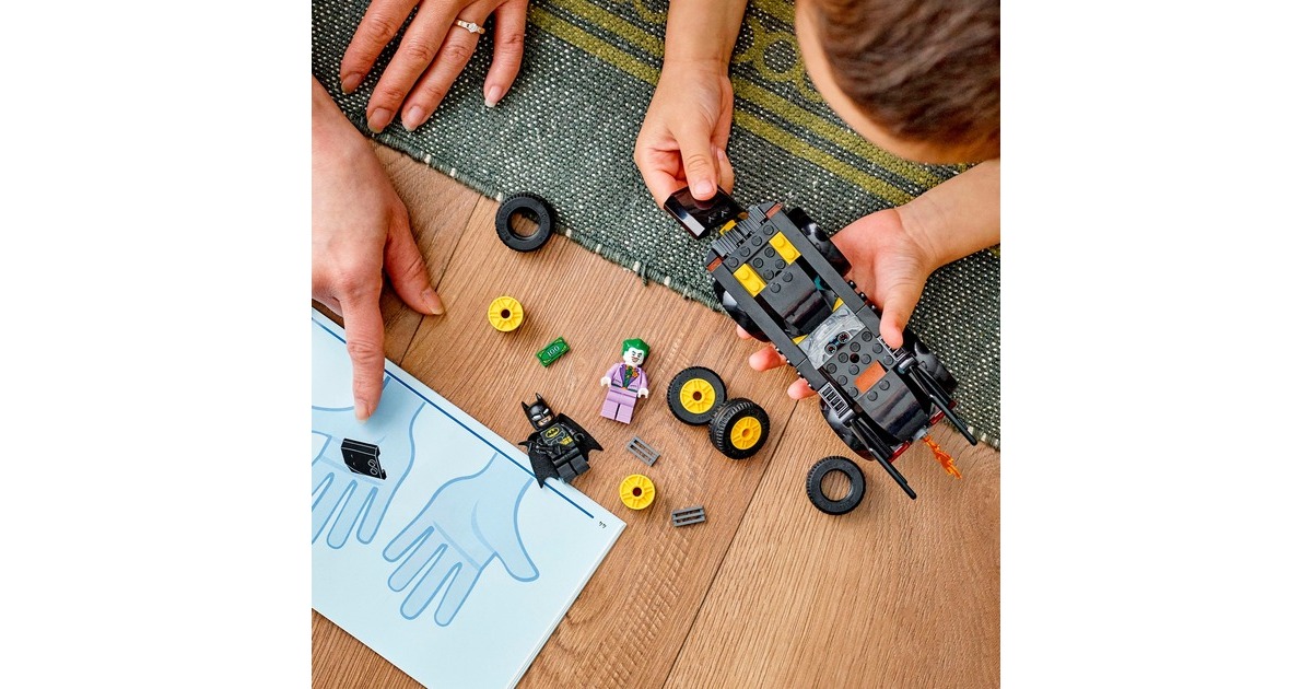 LEGO 76264 DC Super Heroes Verfolgungsjagd im Batmobile: Batman vs. Joker, Konstruktionsspielzeug