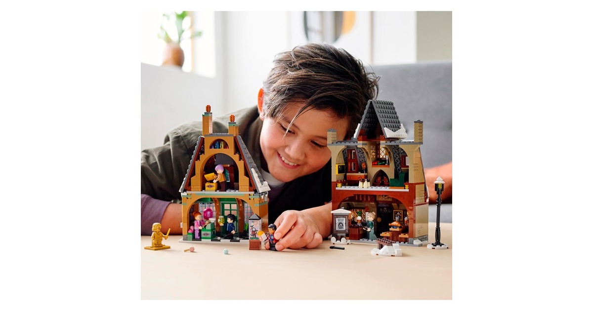 LEGO 76388 Harry Potter Besuch in Hogsmeade, Konstruktionsspielzeug(Set zum 20. Jubiläum mit Ron als goldene Minifigur)