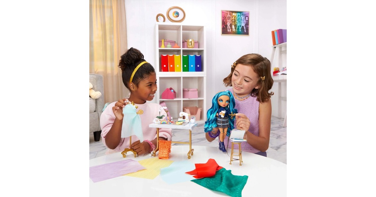 MGA Entertainment Rainbow High High Dream & Design Fashion Studio Playset mit Skyler, Puppe