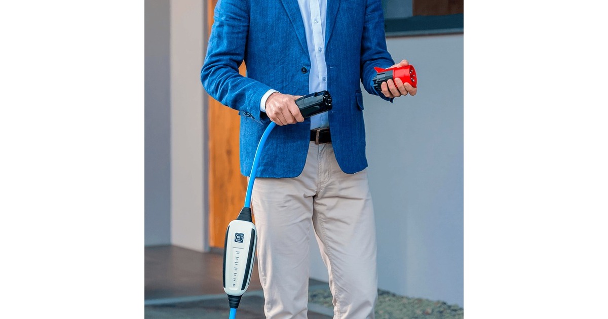 NRGkick Steckeraufsatz für Ladesäulen Typ 2, max. 32A, 22kW, Adapter(schwarz/rot, für NRGkick Ladeeinheit)