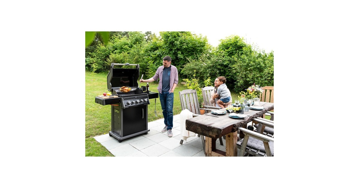 Napoleon Gasgrill Rogue RB 425, mit Drehspieß(schwarz, Hero, mit Heckbrenner und Seitenkocher)