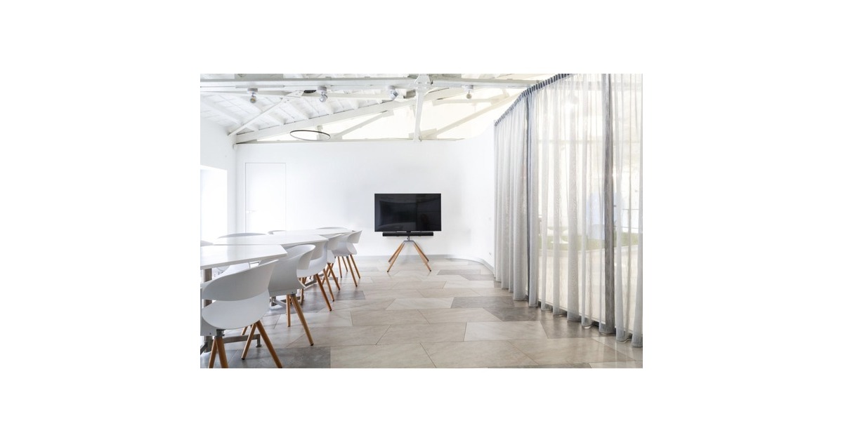 One for all Universal-TV-Ständer Quadpod, Halterung(silber/schwarz)