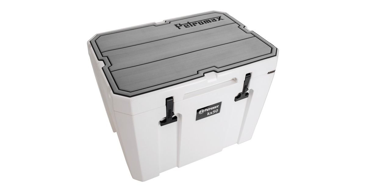 Petromax Haft-Auflage für Petromax Kühlbox kx50, Abdeckung(grau, mit Linienstruktur und Schriftzug)