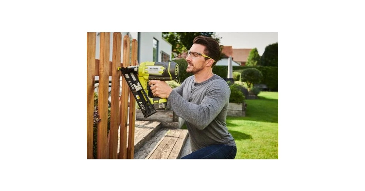 Ryobi ONE+ Akku-Nagler R15GN18-0, 18Volt(grün/schwarz, ohne Akku und Ladegerät)