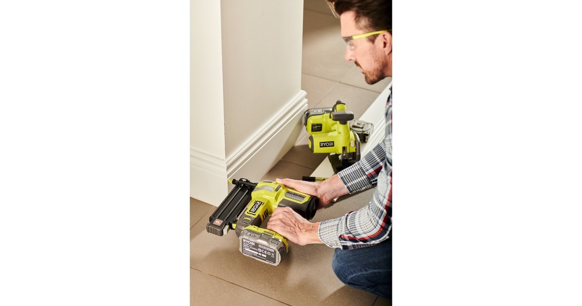 Ryobi ONE+ Akku-Nagler R18GN18-0, 18Volt(grün/schwarz, ohne Akku und Ladegerät)