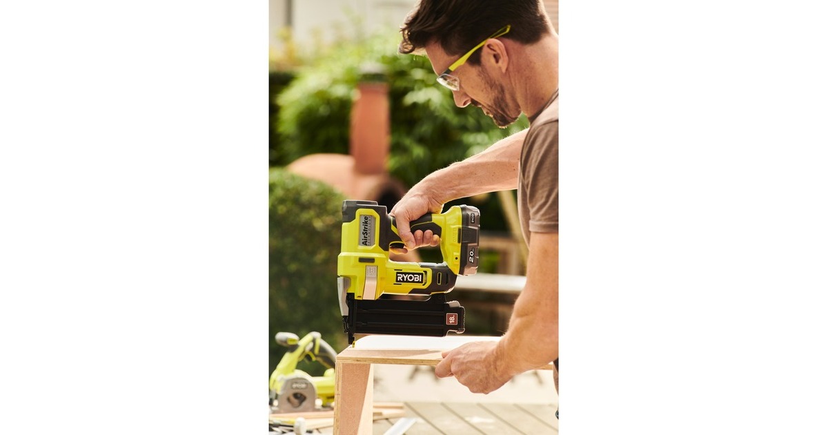 Ryobi ONE+ Akku-Nagler R18GN18-0, 18Volt(grün/schwarz, ohne Akku und Ladegerät)