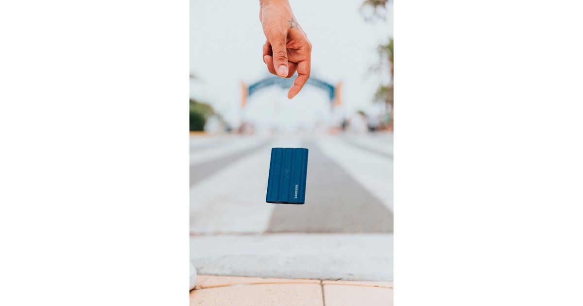 SAMSUNG Portable SSD T7 Shield 2 TB, Externe SSD(blau, USB-C 3.2 Gen 2 (10 Gbit/s), extern)