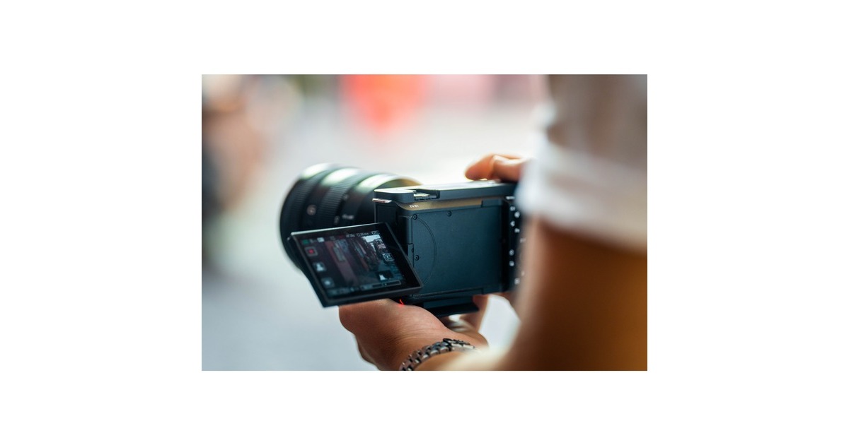 Sony ZV-E1 Kit (ZVE1LBDI.EU), Digitalkamera(schwarz, inkl. Objektiv (28-60 mm))