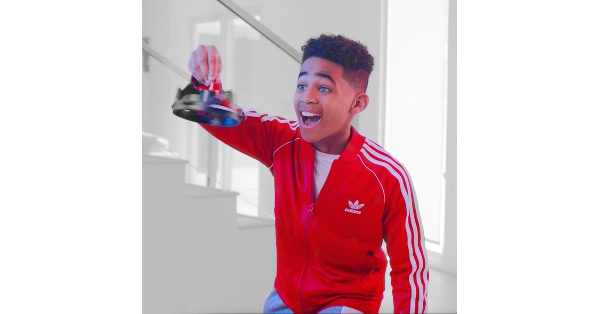 Spin Master Air Hogs Gravitor mit Trickstab, Spielfigur(per USB wiederaufladbares Flugspielzeug)