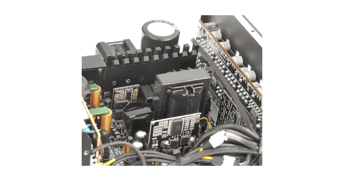 Thermaltake Toughpower GF3 ARGB 750W Gold, PC-Netzteil(schwarz, 5x PCIe, Kabel-Management, 750 Watt)