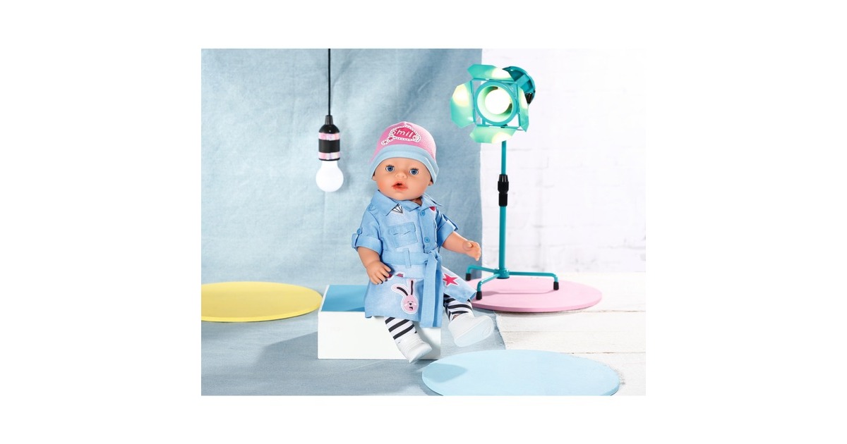 ZAPF Creation BABY born® Deluxe Jeans Kleid 43cm, Puppenzubehör(mit Hemdkleid, Leggings, Mütze und Schuhen)